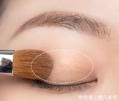  睫毛@?日杂妆高级感十足，原来是这样妆出来的！