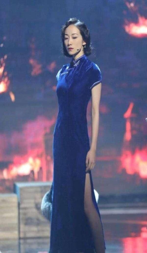 她被评为中国最美旗袍,步入中年的陈数比气质就没输过