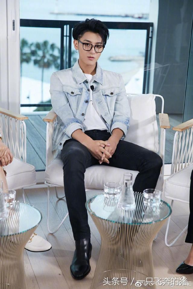 黄子韬发文宣布告别娱乐圈，黄爸一句话透露真相，网友：等你回来