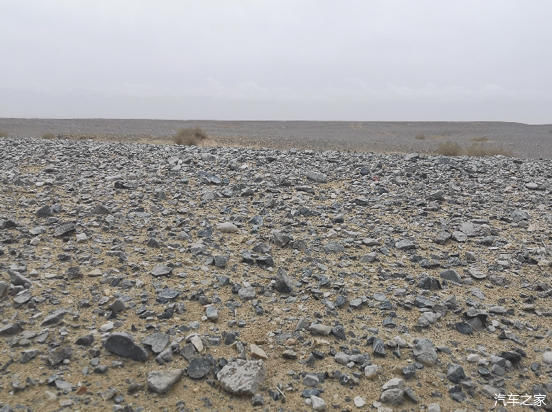 万里西游川甘青新第16天穿越大柴旦盐碱荒漠无人区游水上雅丹