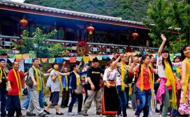 被誉为“仙境”的景点也宰客?导游一趟回扣1200，坑多的防不胜防