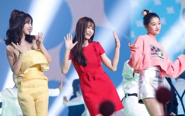 当“长腿女神”沈梦辰、李菲儿、关晓彤同台，你认为谁的腿最美？