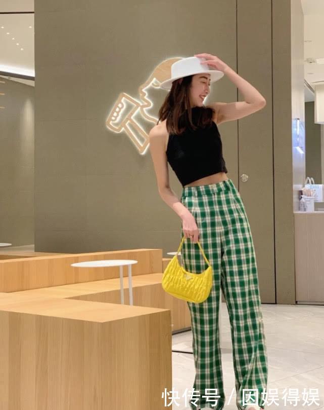 针织衫:今夏最流行的BM格纹裤,比阔腿裤显瘦,比拖地裤显腿长,赶紧买