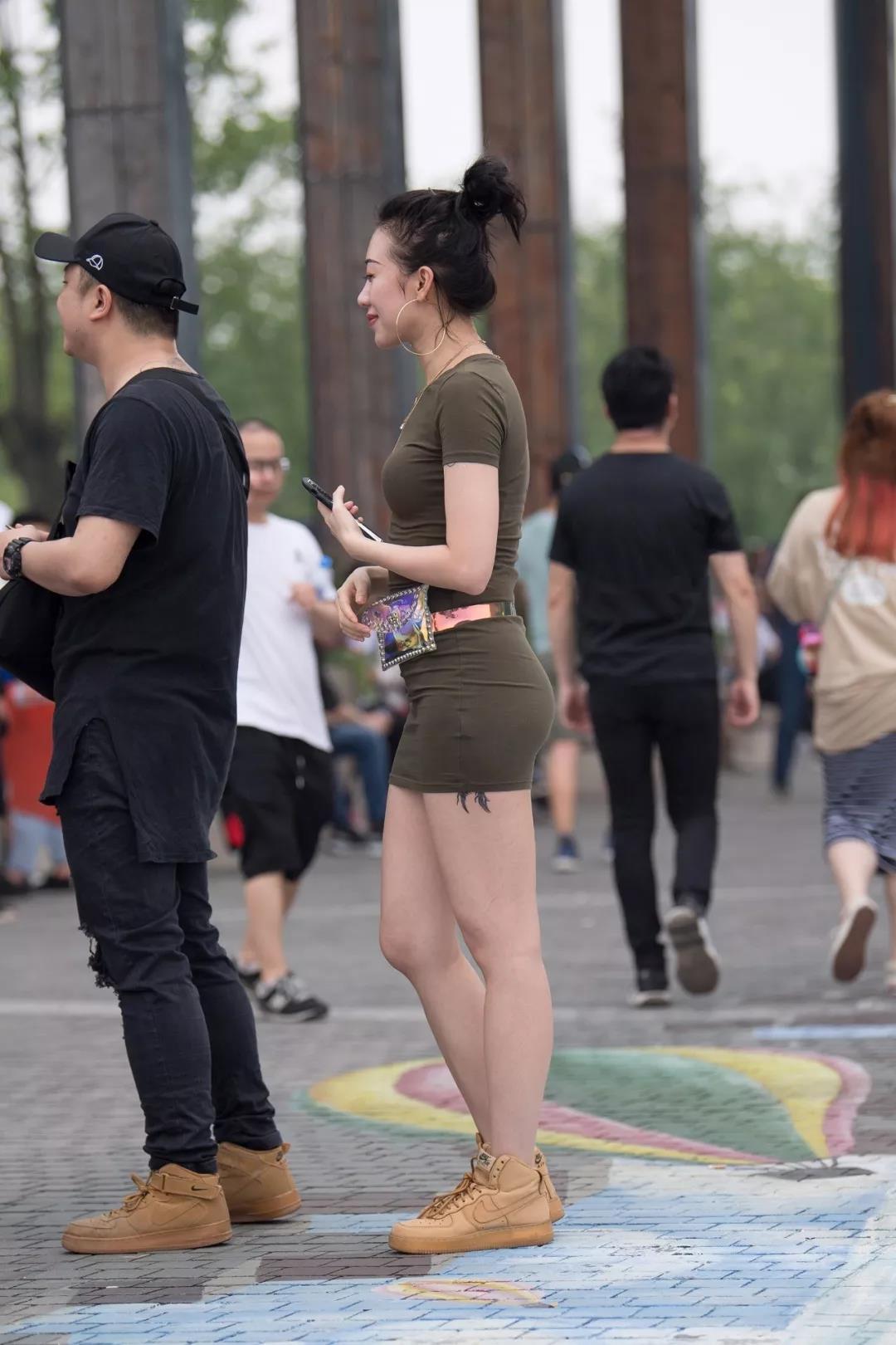 街拍,夏季的炎热,挡不住小姐姐骚动的心!