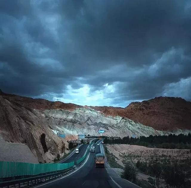 距乌市1h,新发现一条绝美天路,竟然美过独库!