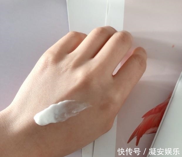  『脸上』脸上刚沾水就用“洗面奶”？洗脸不注意细节，难怪毛孔大还暗沉！