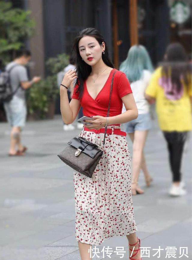  「气质」红酒系列衬衣+红色印花短裙，更显女性气质
