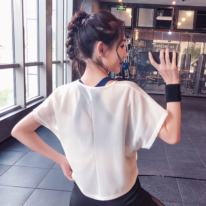 健身的女人就是不一样，瞧瞧下图女人这穿法，你可能会受不了