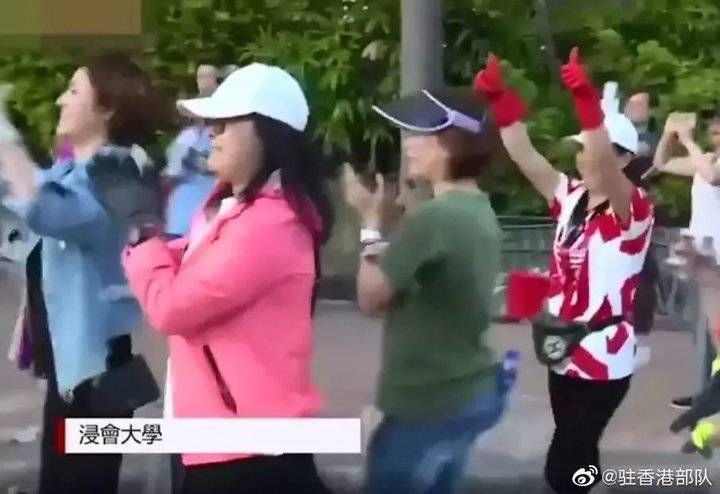  「人民日报」大律师指驻港部队便装清理街道合法，人民日报：阵