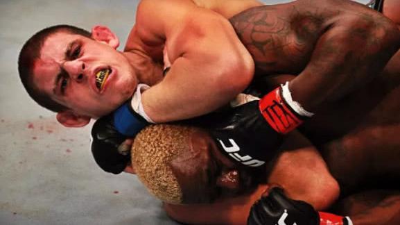 曾登昆仑决的前UFC名将，4秒内击倒两人！可惜是打输住院打赢坐牢