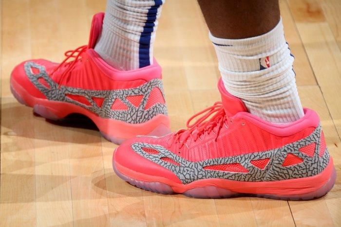 安德烈德拉蒙德亲穿亮深红色Air Jordan 11 Low IE迎战骑士