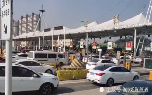  #非常麻烦#国庆高速免费走ETC还是人工车道？别走错，搞不好造成