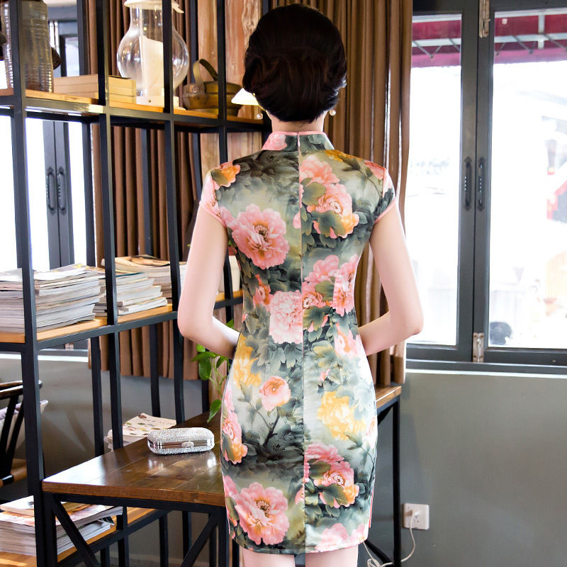 长得好看，不如穿的气质!穿上这种旗袍，凸显好身材，美到骨子里