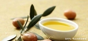 【加热】生活小窍门:难撕的标签、透明胶,加热发软后,轻轻撕下即可