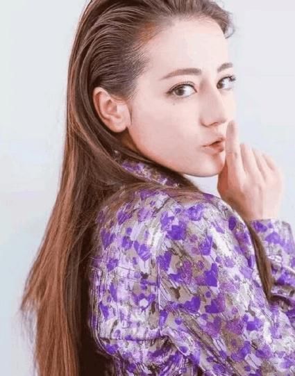 众女神染发之后，程潇变洋娃娃，吴宣仪最甜美，热巴却很御姐