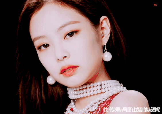  「香奈儿」肉肉脸还下垂竟也能打败刘雯周迅成人间香奈儿，这脸是有多高级？