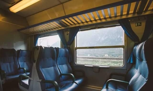  [座位]为什么火车座位是面对面，高铁却朝前？你肯定没想过