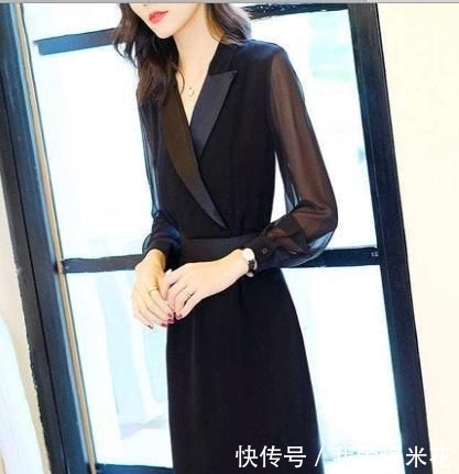 #女人#连衣裙不是贵就行了,70后女人穿这种款更年轻,遮肚显瘦又高贵