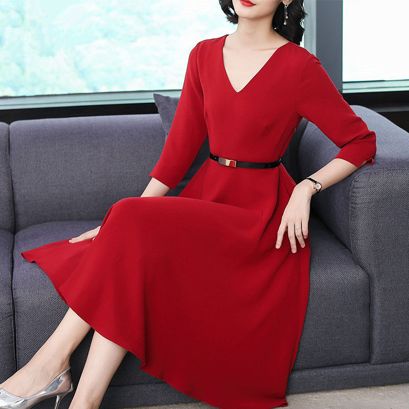 媳妇,别再穿黑裤子了,国庆流行穿这种连衣裙,件件美丽动人