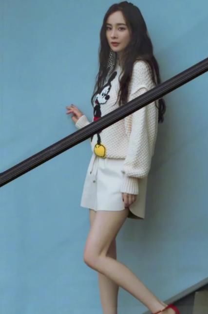#美艳#杨幂活动照生图曝光,离开美艳滤镜后的她,再也不敢说她20岁了!
