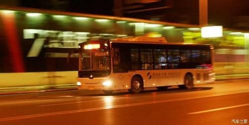 三人可成合乘 北京南站试点网约公交车