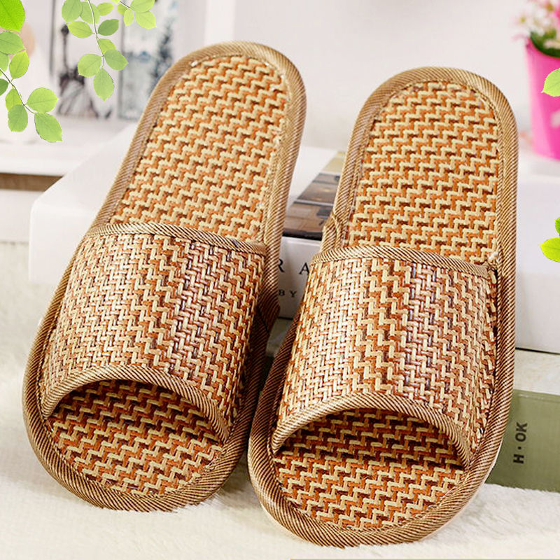 高跟鞋、豆豆鞋、不如一双平底凉拖舒适，时髦轻盈解放双脚