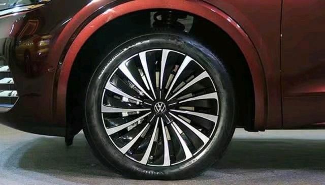  [mpv]大众终于入局商务MPV市场，这车长超5米3，后排头等舱，叫