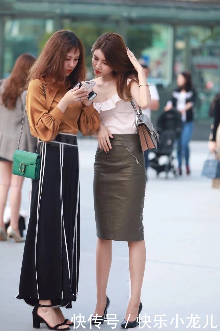  撩人|街拍：高颜值小姐姐，在撩发或者撩人的路上，越走越远！