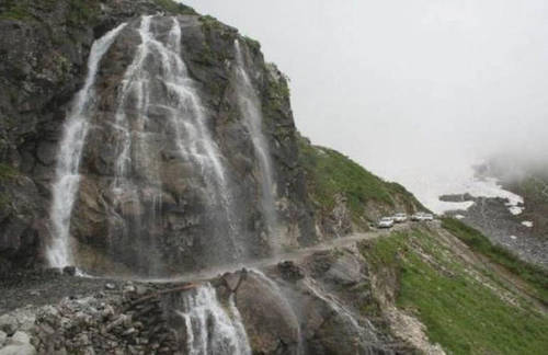  [川藏线]中国4条最难修高速，修10年通车一天就报废，花287亿才