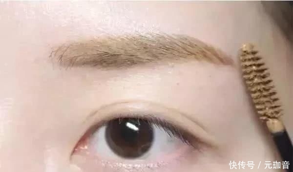  「若有似无」最新流行的“睡不醒妆”，赶快学起来！
