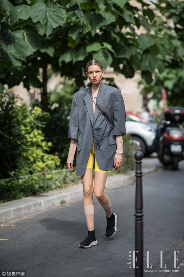 你没看错，打底裤外穿流行了起来！