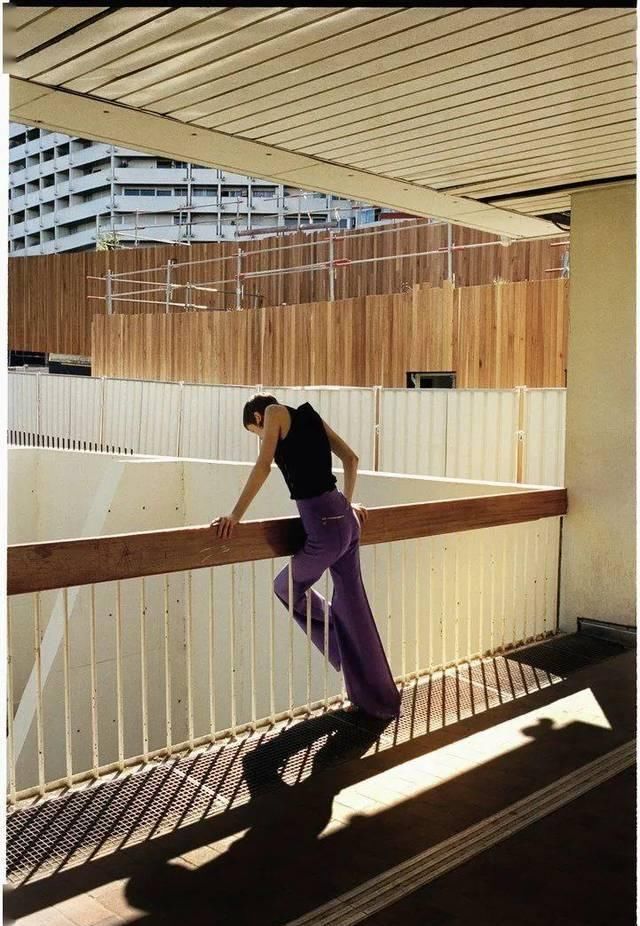  『复古』穿上喇叭裤 变成复古女郎