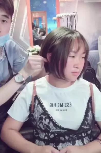 换脸级别的发型，大妈变少女，网友：整容也不过如此！