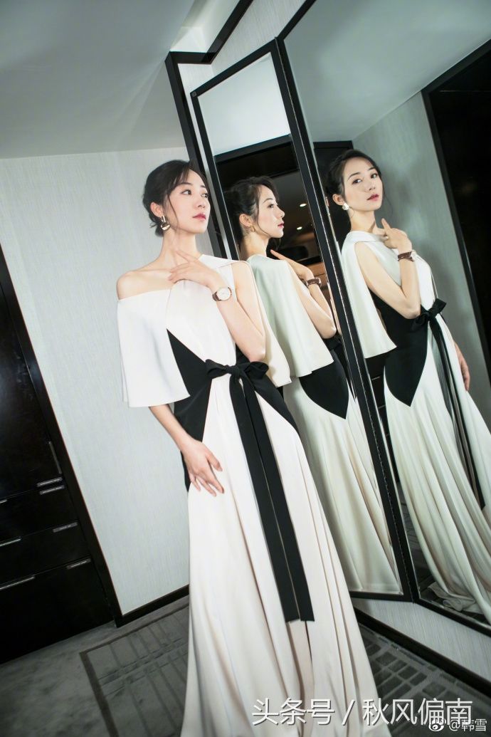 韩雪黑白相间长裙皮肤白皙，优雅高贵女神气质浓