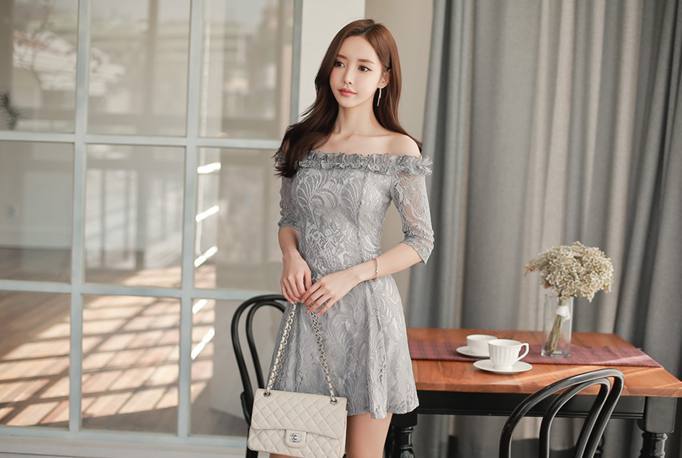 天生丽质的紧身包臀裙美女，充满了潮流范，十分出彩