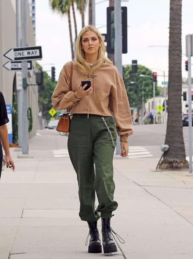  舒适：收起你的过膝靴，太拖沓！今年流行这3种“短靴”，时尚百搭又舒适