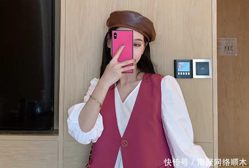  「面搭配一」可盐可甜的无袖背心外套，如果衣柜里没有的话，好遗憾呀
