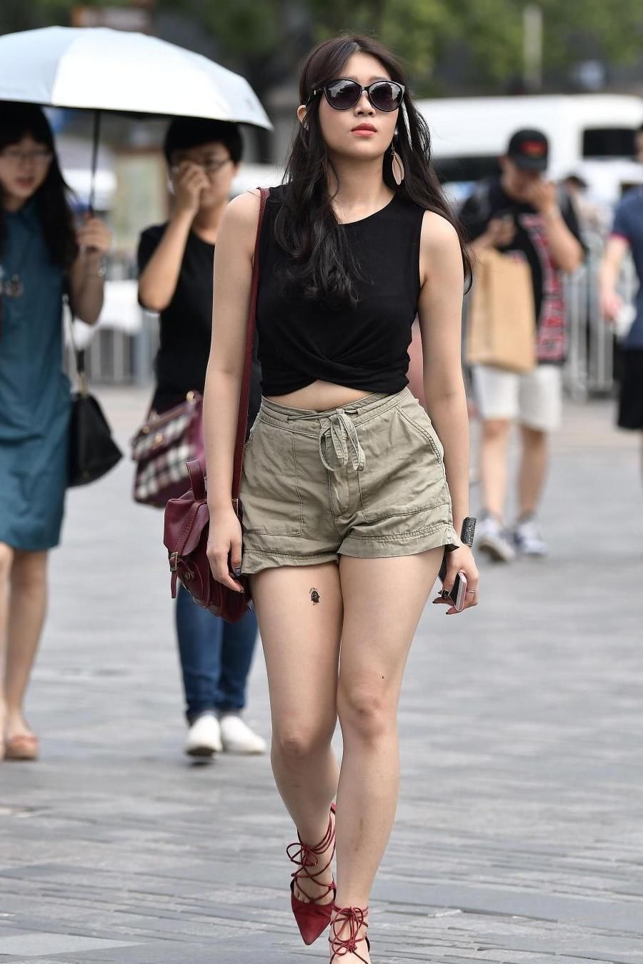 每一位穿着短裤的姑娘, 都会有自己的独特搭配魅力