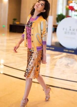 Ella的高跟鞋穿到让人怀疑人生，终于知道挤变形的“脚”什么样了