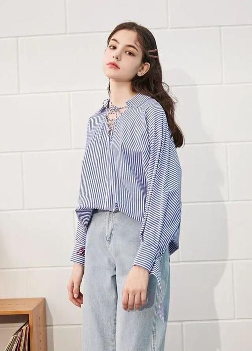  「气色」今年流行“经典蓝”质感穿搭，提亮气色显品味