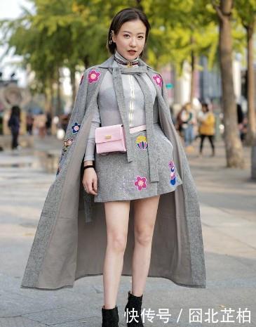 『别致』街拍:身材高挑的气质美女,黑色大衣别致腰带设计,腰身更显纤细