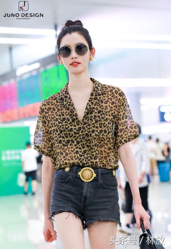 奚梦瑶穿豹纹参加维密面试,一不小心被李圣经欧尼同款穿搭秒成渣