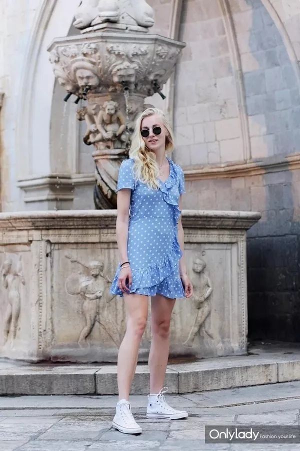 我最喜欢你什么样子?穿连衣裙的样子!