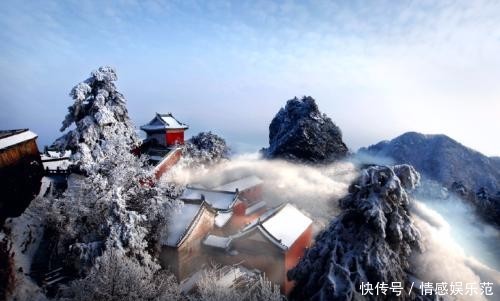 忽如一夜冬来到，山峦之间雪花飘，冬日的武当山别有一番景致