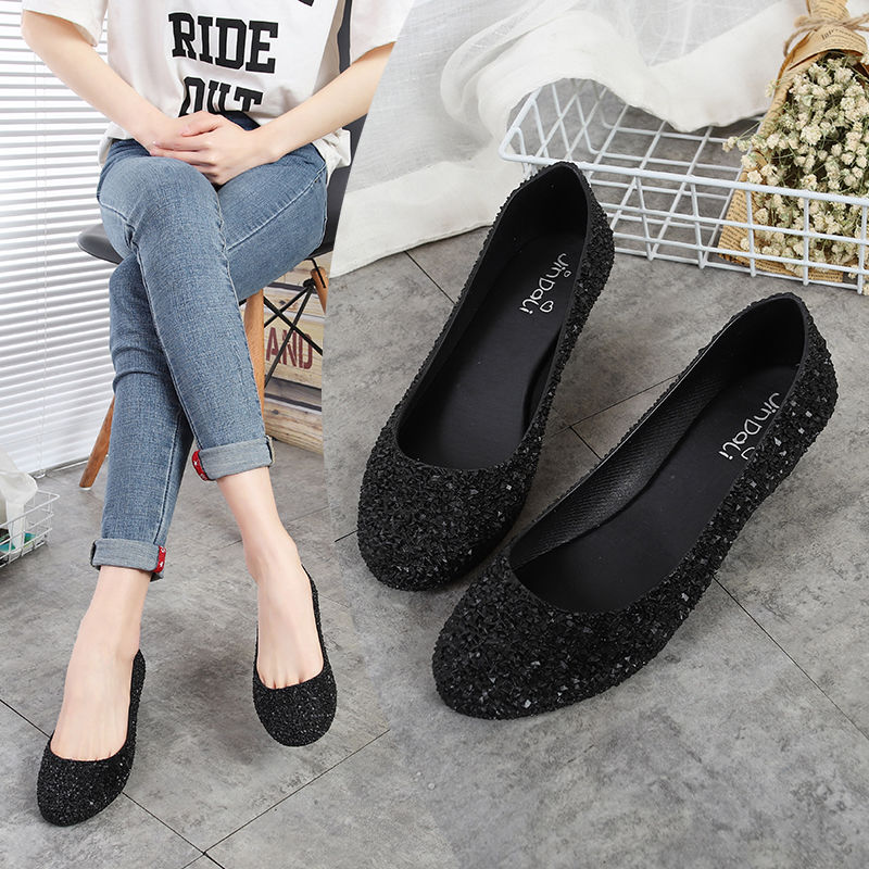 还穿什么高跟鞋!当夏主流“软飘鞋”，舒适透气不累脚，嫩且年轻