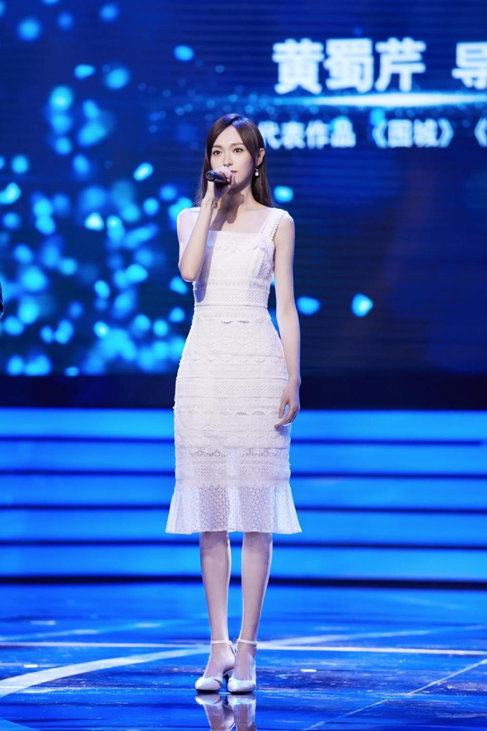 86斤唐嫣与92斤殷桃同穿白色连衣裙, 网友: 微胖就是比干瘦好看!