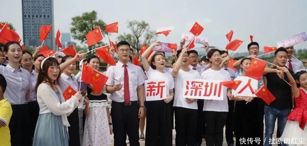 深圳湾上空：我爱香港！网友：热泪盈眶！