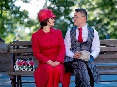 周立波事件大结局，胡洁被爆料分财产，他凌晨搞事情惹网友反感！