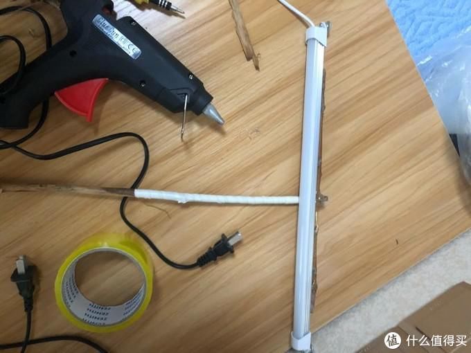  「便宜」最便宜而且家里都有的东西做一个屏幕挂灯。教程简单粗暴。