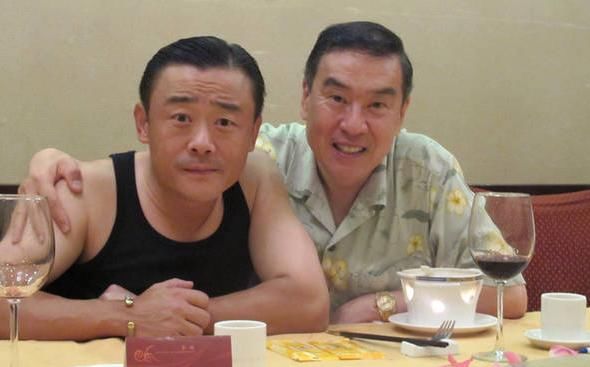 周立波又发微博还特意声明不认识这个人，并称：但我想介绍你们认